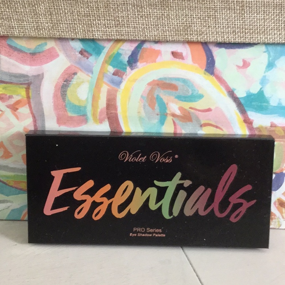 Violet Voss Essential pro series palette